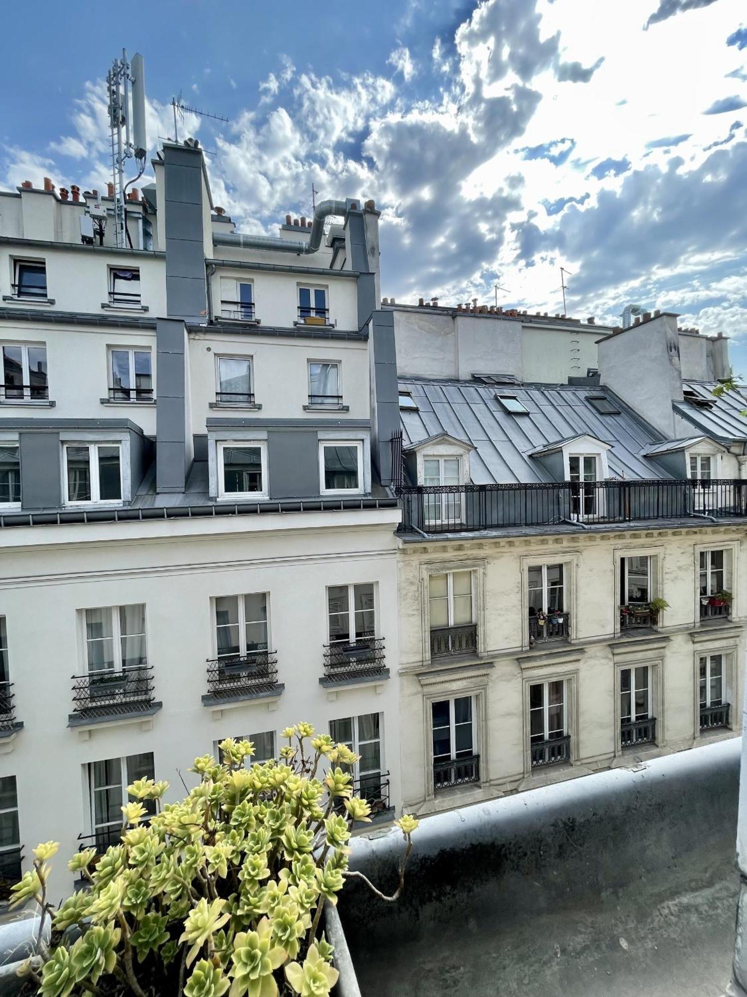 Parisian L Montorgueil Apartment *